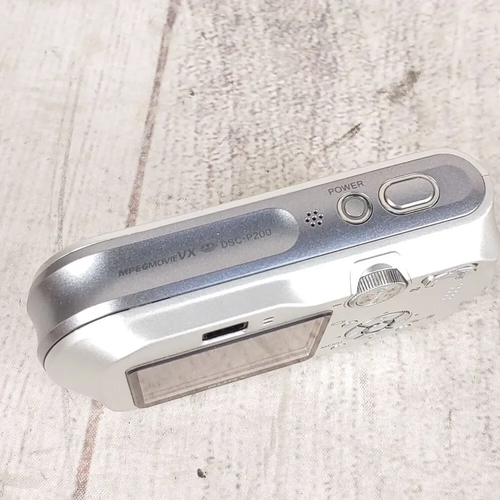 NO BATTERY - Sony Cyber-shot DSC-P200 7.2MP Digital Camera Silver - TESTED WORKS
